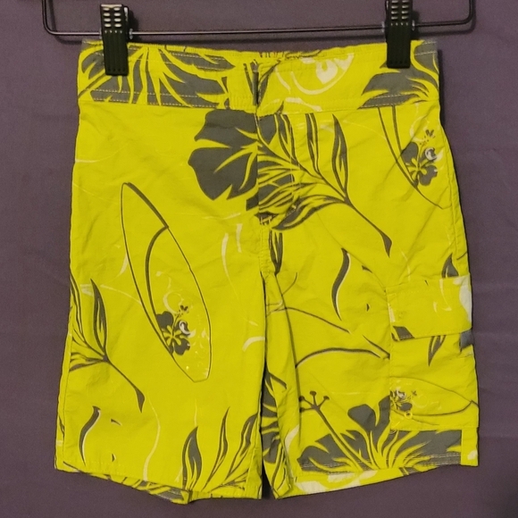 Boys Green Hybrid Swim Shorts with Tropical Print. Size 4 - Picture 1 of 6
